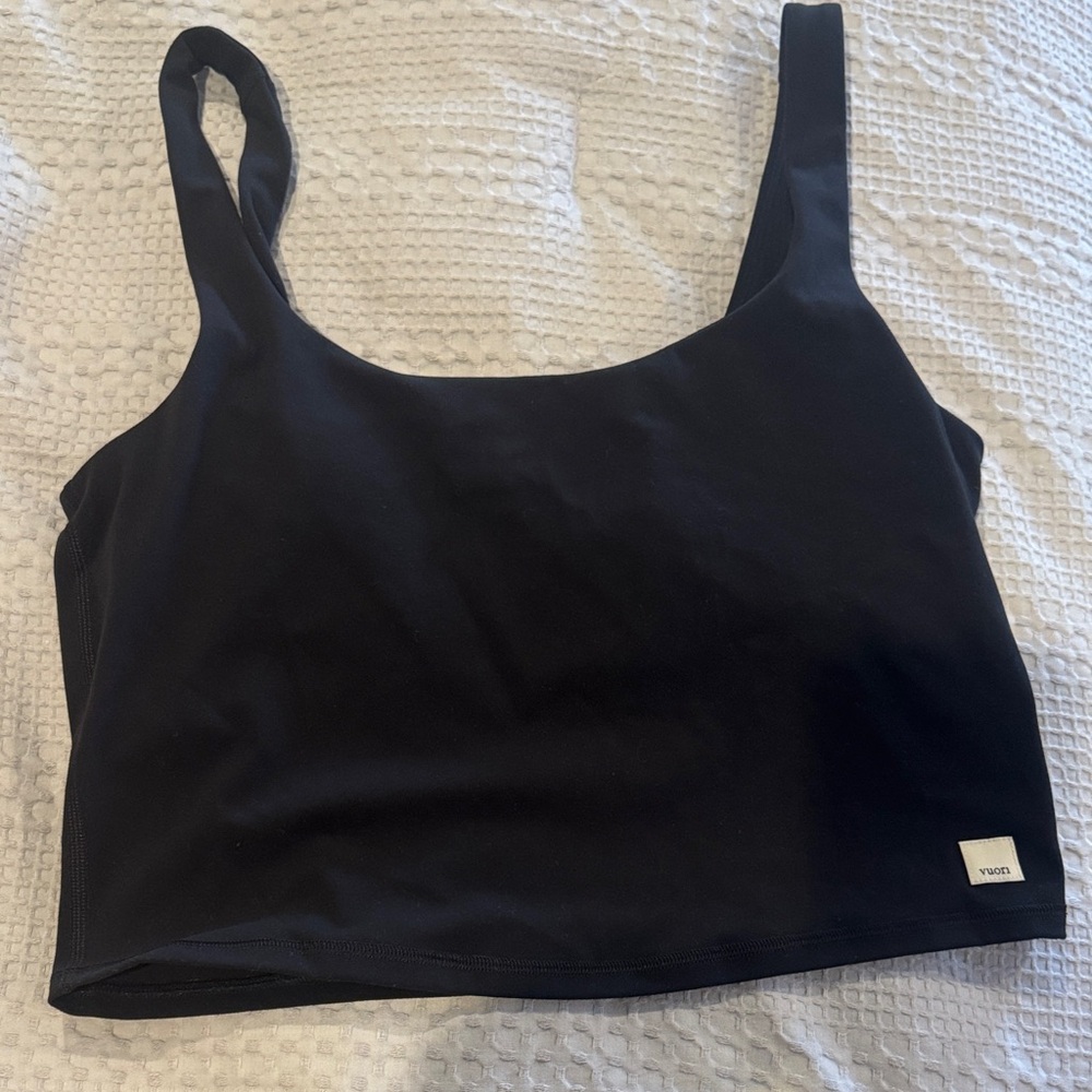 Vuori women’s size large fitted cropped tank